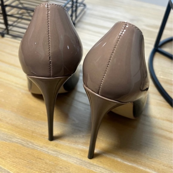 Heels - Picture 4 of 6